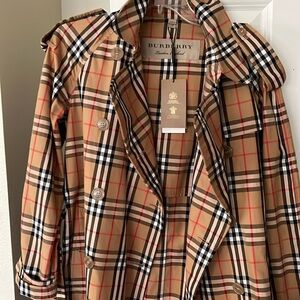 Selling an antique yellow , burberry trench coat - size 8